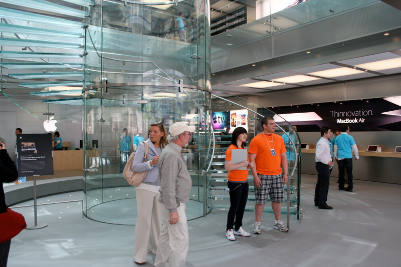Illustration for article titled First Tour: Huge Boston Apple Store